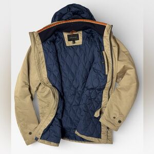 Banana Republic Men’s Large Tan and Navy Quilted Puffer Lined Waterproof Jacket